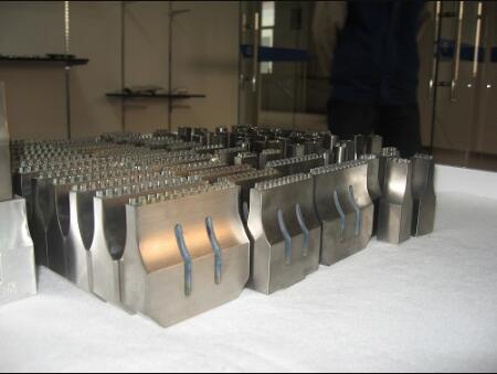 How do supersonic mold manufacturers get customers